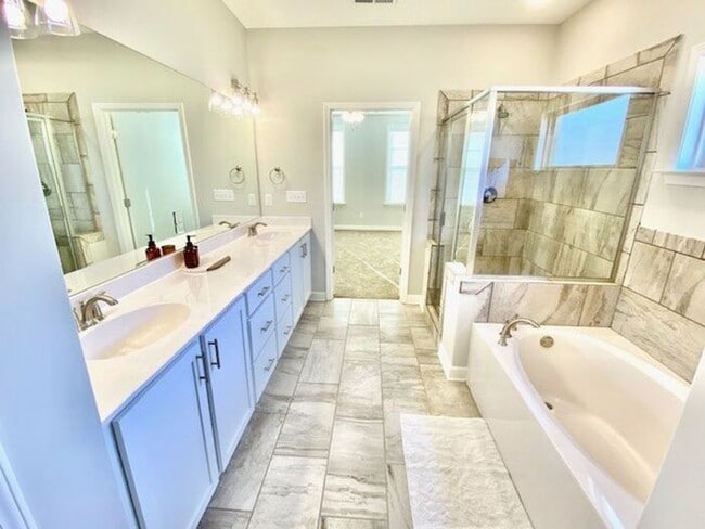 Building Photo - Now Leasing In Sommerville -4 Bedroom 2.5 ...