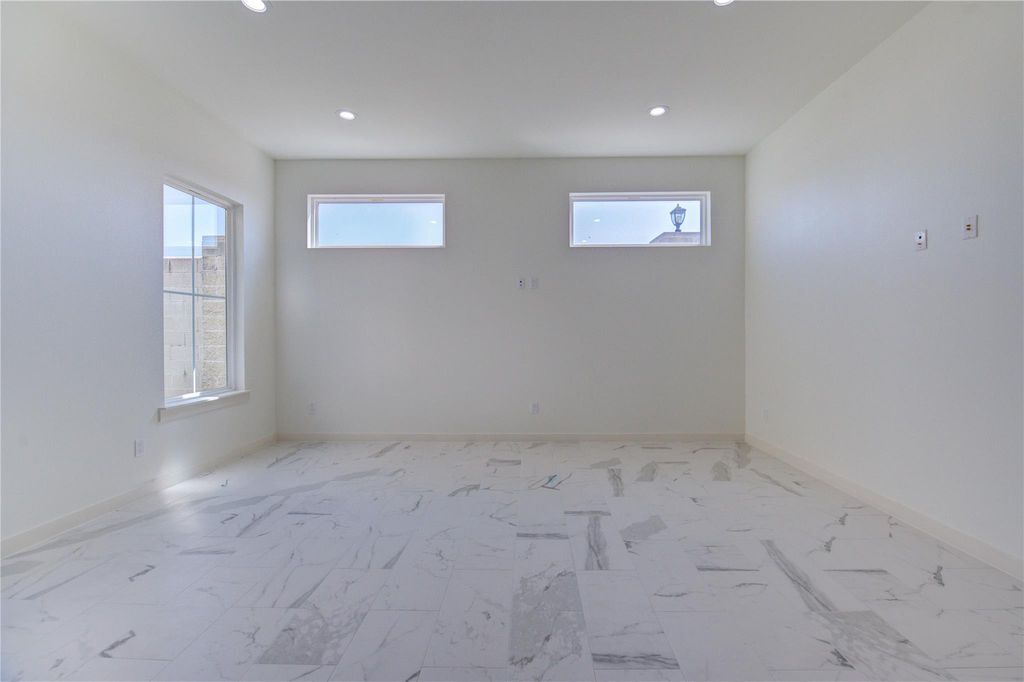 Building Photo - 2919 El Fenice Ln