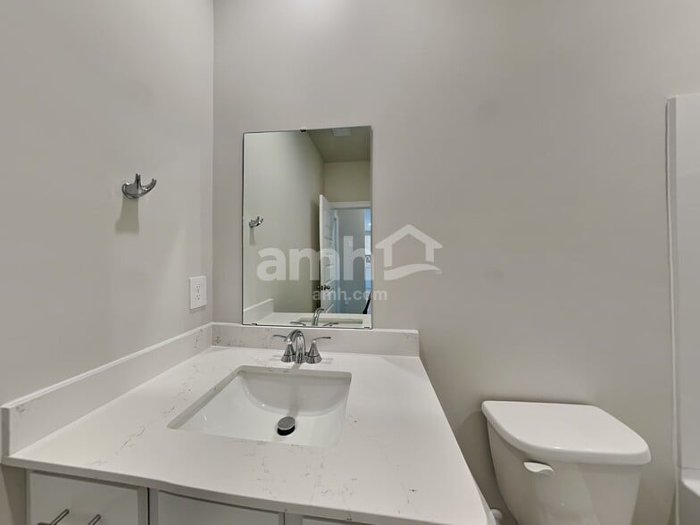 Building Photo - 206 Granby Trl