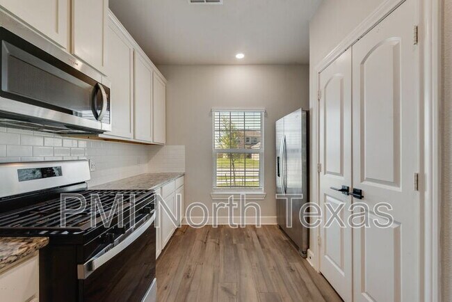 Building Photo - 804 Calhoun Dr