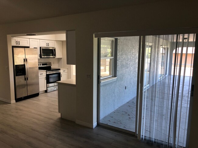 Building Photo - Spacious & Stylish 4-Bedroom Home – Prime ...