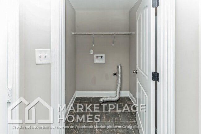 Building Photo - 702 Jim Brown Dr