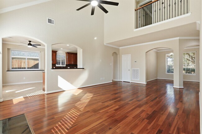 Building Photo - 10358 Grandbrook Dr