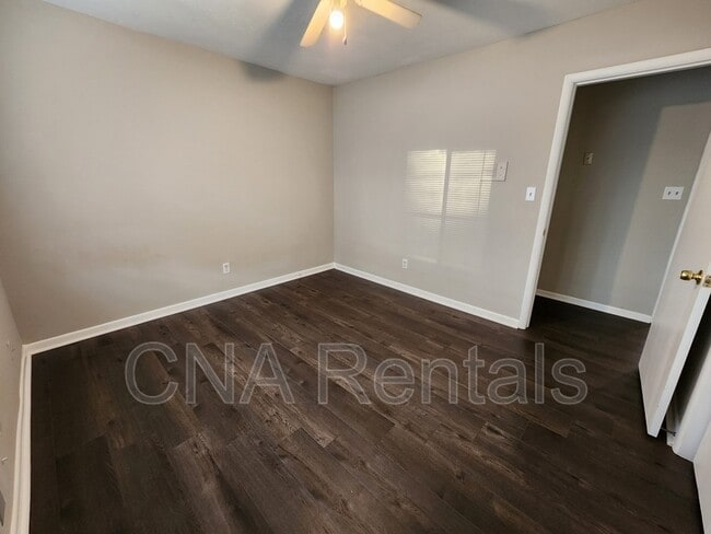 Building Photo - 3146 Vandiver Dr
