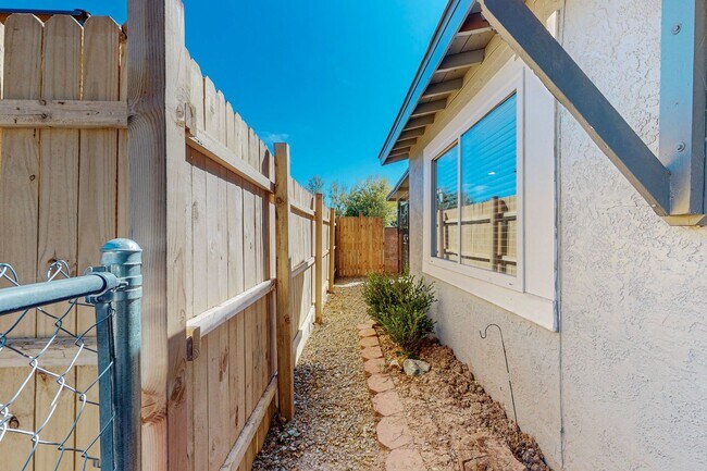 Building Photo - North Valley Casita 2 Bedroom 1 Bath