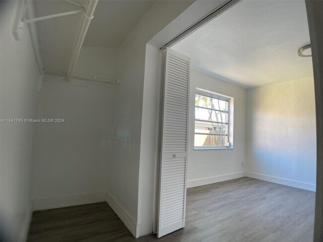 Building Photo - 2919 SW 25th Ter