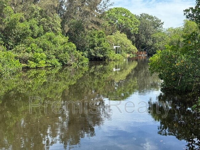 Building Photo - 1070 Sanibel Ct