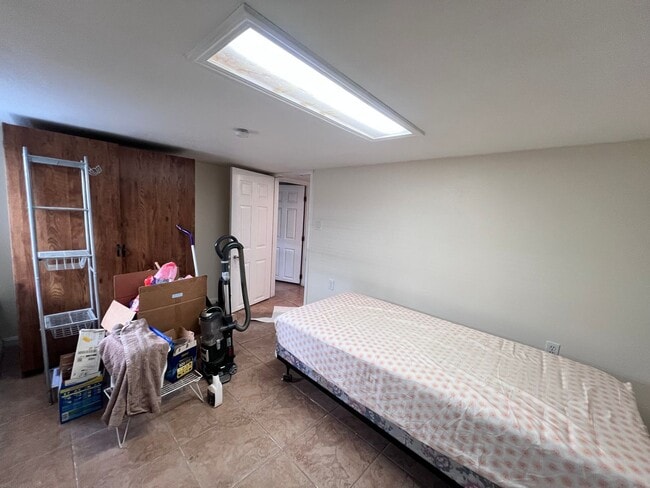 Building Photo - $1,000 OFF FIRST MONTH'S RENT!!!! Cozy 3 BD/2 BATH Single Family Home With 2 Floors Located in Al...