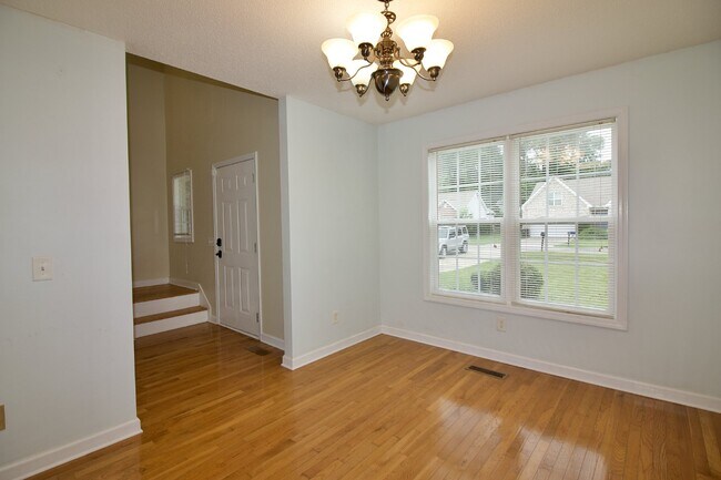 Building Photo - Great 3 bed + bonus house in Aberdeen