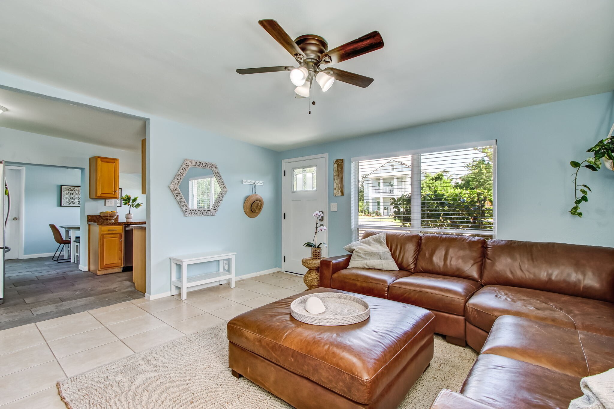 Building Photo - 826 5th Ave N