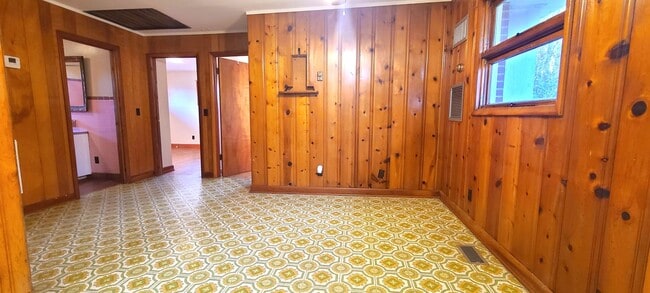 Building Photo - HALF OFF FIRST MONTH RENT! Single family brick home with full unfinished bsmt & detached garage