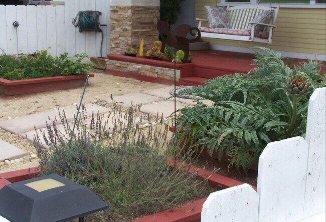 Building Photo - Charming 3 bedroom / 1 Bath House