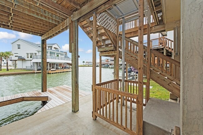 Building Photo - 336 Admiral Cir