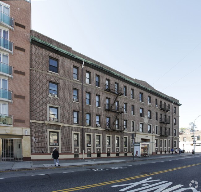 Building Photo - 88-06 Parsons Blvd