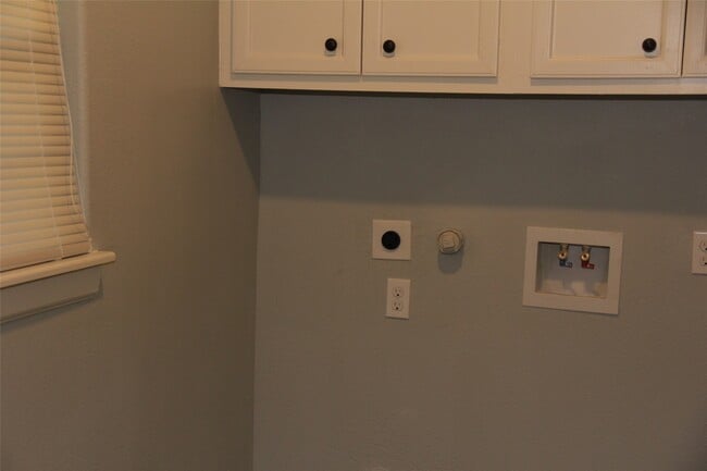 Building Photo - 724 Bowie St