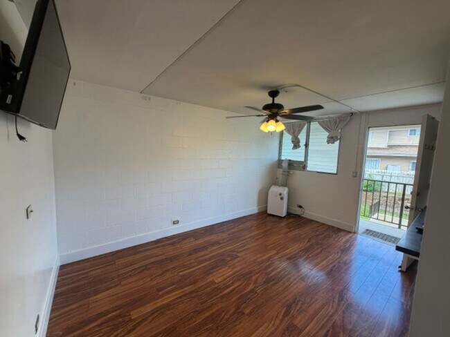 Building Photo - 1401 Lusitana St