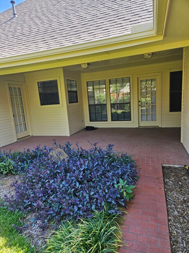 Building Photo - 3913 Davis Cir