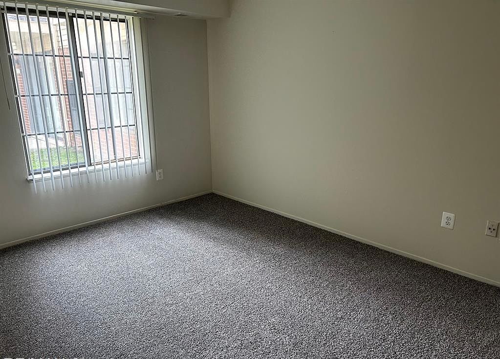 Building Photo - 7000 Foxthorn Dr