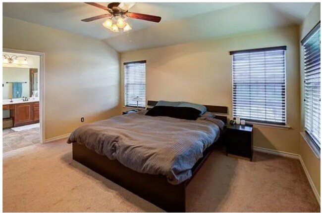 Building Photo - 5899 Clearwater Dr