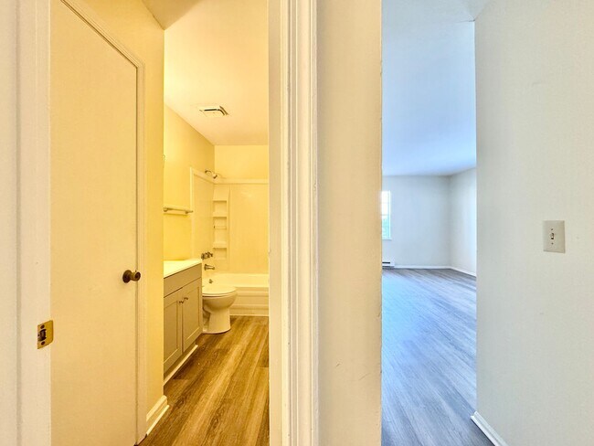 Building Photo - 3 BR Brick Home convenient to INT 85