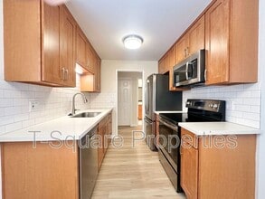 Building Photo - 325 5th Ave S