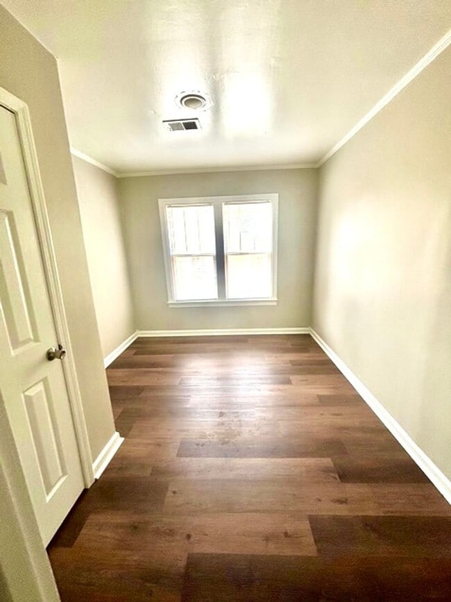 Building Photo - 1305 Turner- Move in Ready AND 1/2 OFF FIR...