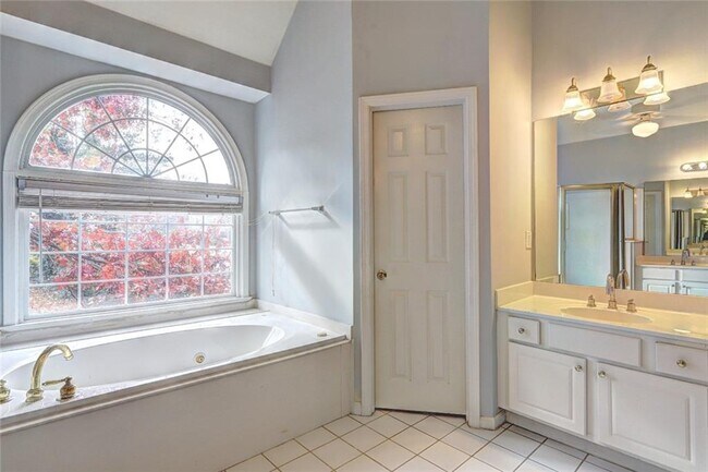 Building Photo - 980 Laurel Springs Ln SW