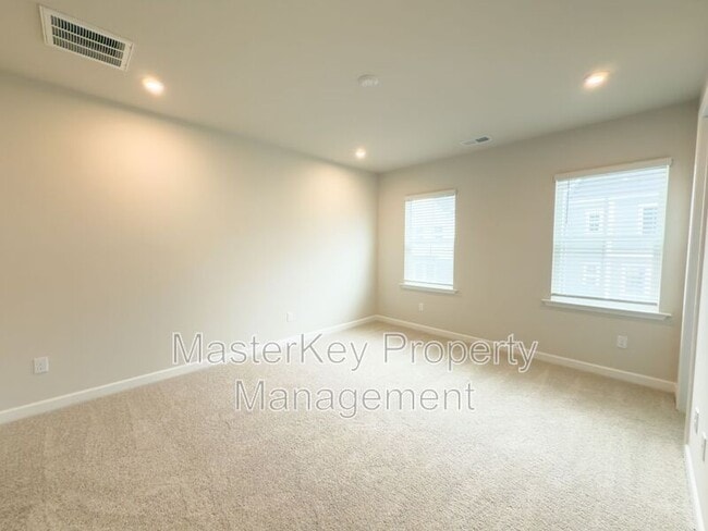Building Photo - 804 Hillfarm Dr
