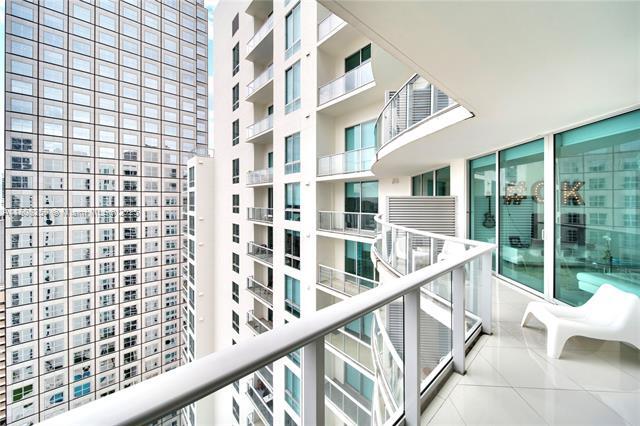 Building Photo - 300 S Biscayne Blvd