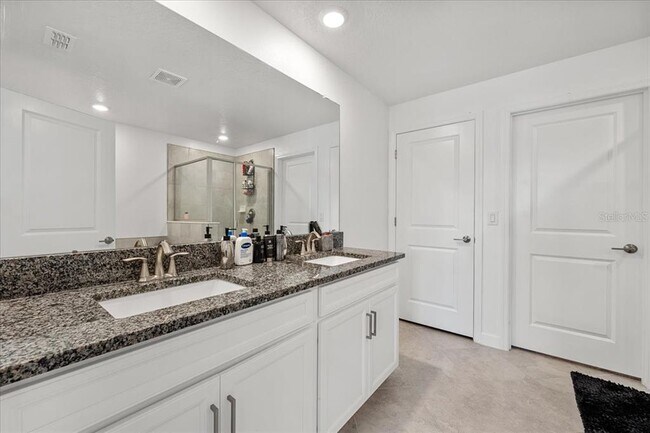 Building Photo - 8166 Crescent Oaks Dr