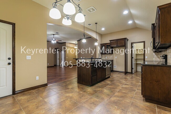 Building Photo - 2405 SW 138th St