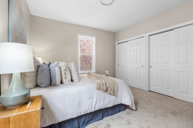 Building Photo - 362 Silver St