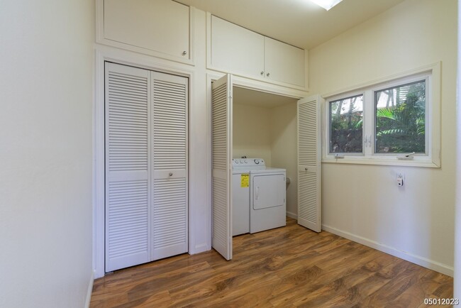 Building Photo - PARTIALLY FURNISHED 3BR 3.5BA in HAWAII LO...