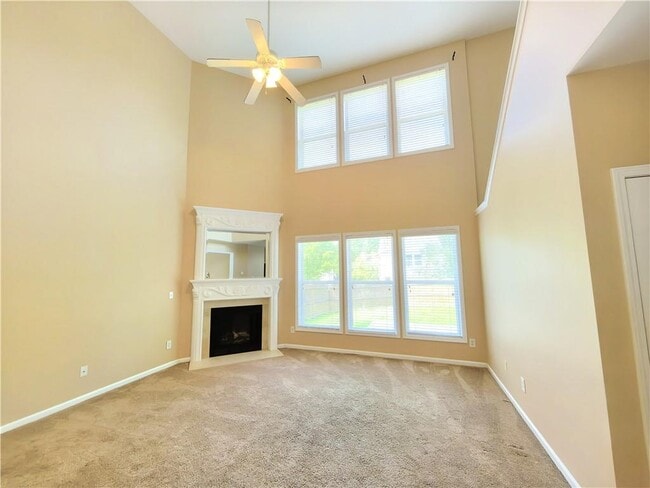 Building Photo - 2430 Woodford Ln NE
