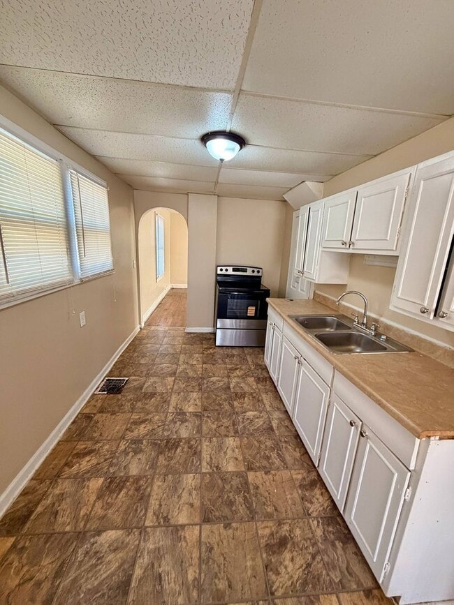 Building Photo - 210 N Ash Ave