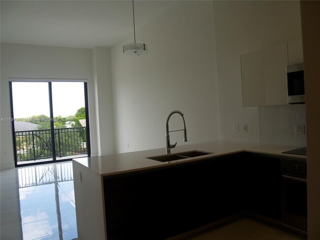 Building Photo - 301 Altara Ave