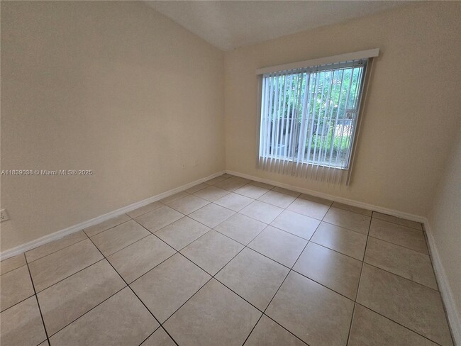 Building Photo - 3906 SW 48th Ave