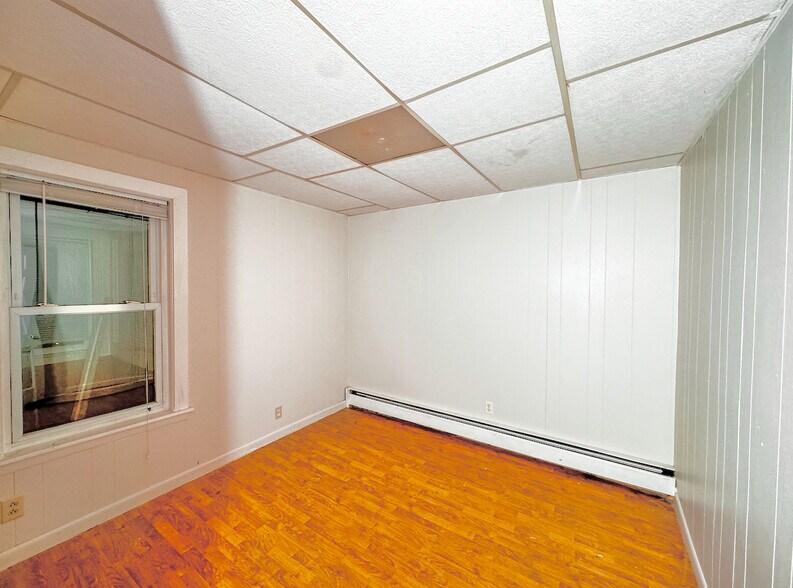 Building Photo - 24 Barker St