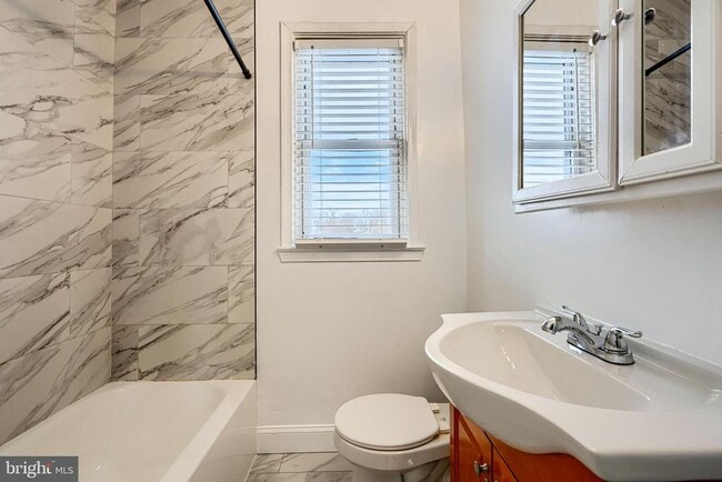 Building Photo - 165 Hampshire Rd