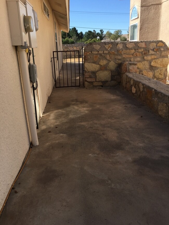 Building Photo - Beautiful house near Loop 375 and Edgemere