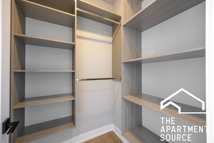 Building Photo - 2355 W Flournoy St