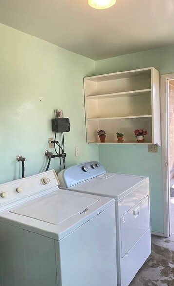 Laundry Room - 1351 Silver Maple Dr