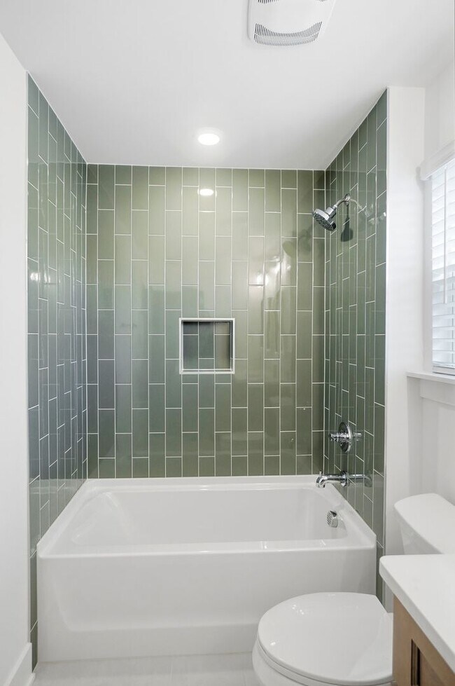 Building Photo - New Construction Townhome Minutes from Uptown