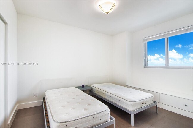 Building Photo - 888 Biscayne Blvd