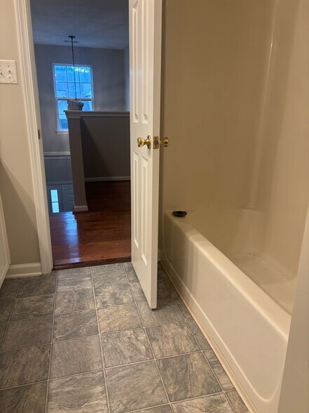 Building Photo - 5053 Reynolds Way