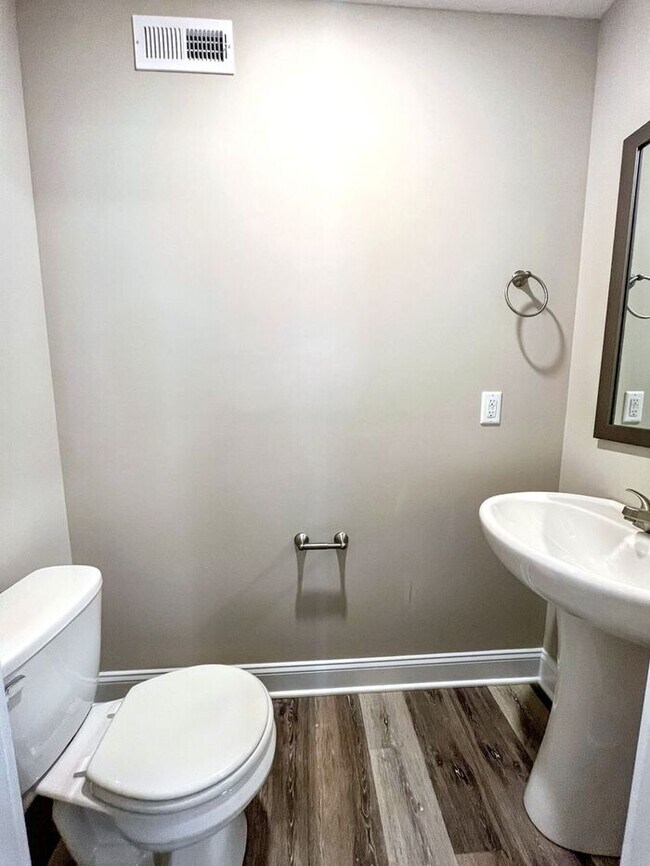 Building Photo - Spacious 3-Bedroom Home in a Prime Locatio...