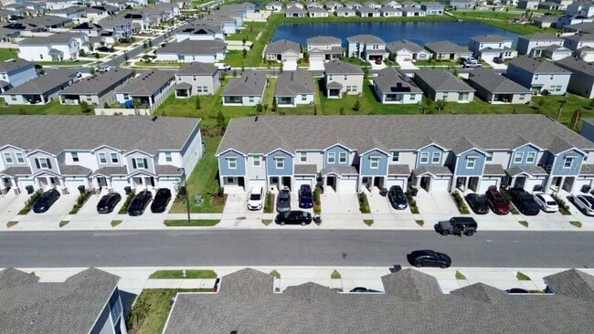 Building Photo - 2473 Skyline Lp