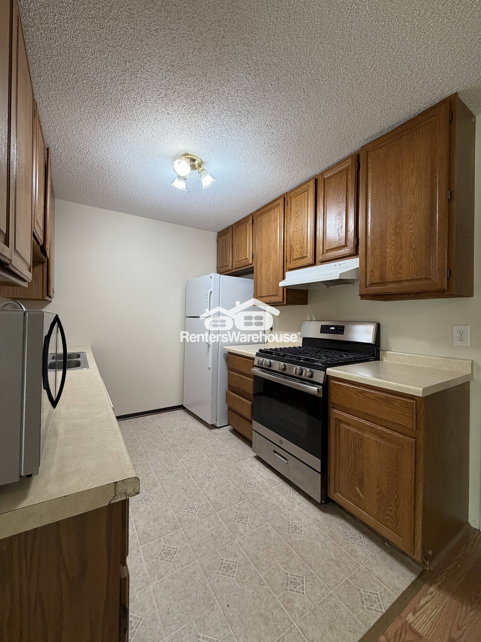 Building Photo - 1601 N Innsbruck Dr