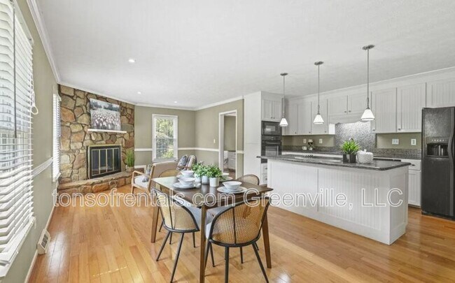 Building Photo - 1016 Old Boiling Springs Rd