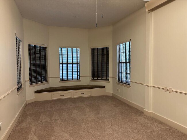 Building Photo - 709 W 34th St